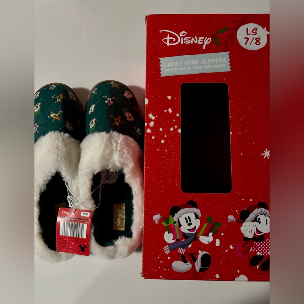 NWT Disney House Slippers in Green Ladies size 7/8, from Aldi. No box